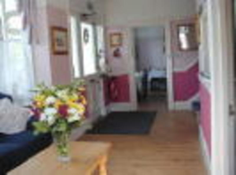 Gatwick Gable End Guest House In Gatwick, England - Book B&B's With ...