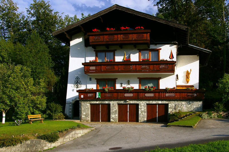 Haus Strutzenberger in Bad Ischl, Austria Book