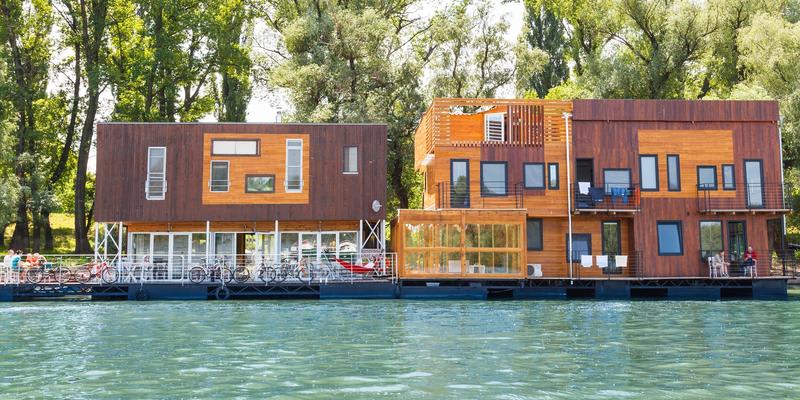 ArkaBarka Floating Hostel