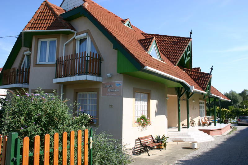 Lorelei Bed and Breakfast in Balaton, Hungary - Find Cheap Hostels and ...