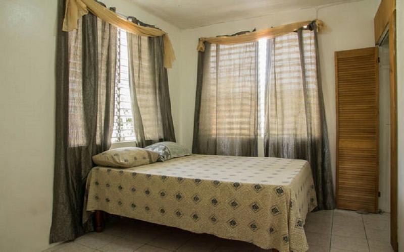 Essex House in Kingston, Jamaica Find Cheap Hostels and Rooms at