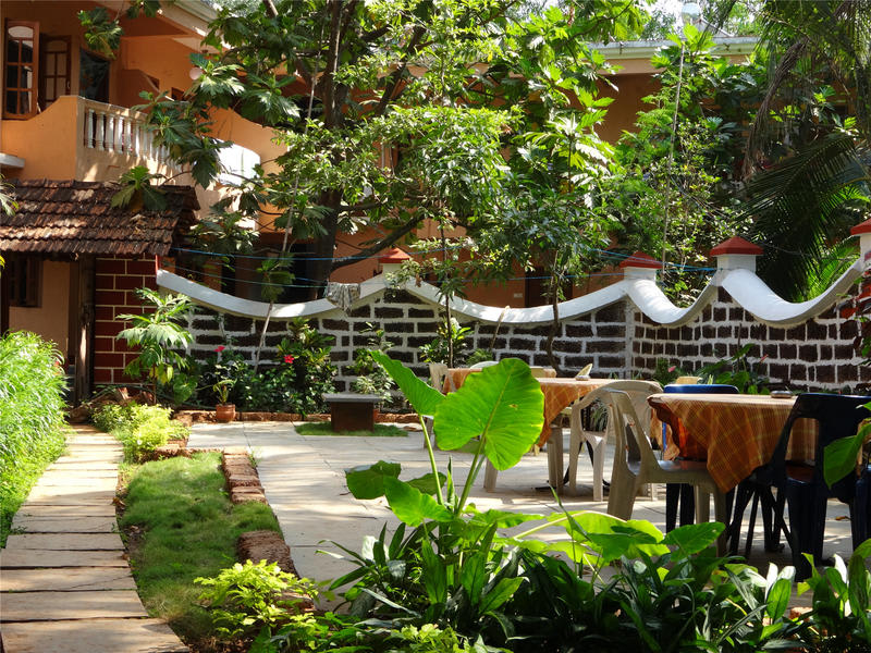 Session Haus Beach Hostel