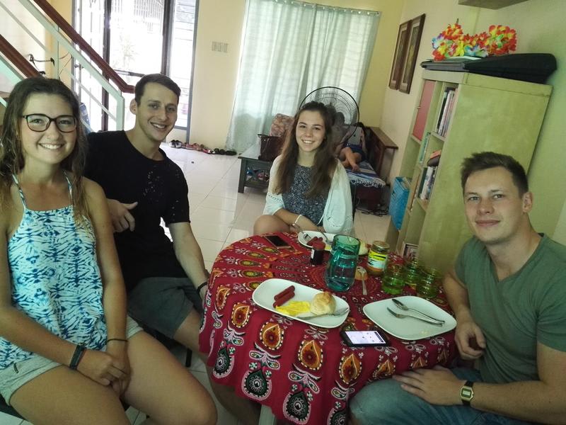 Happy to Mingle Hostel @ Manila Airport