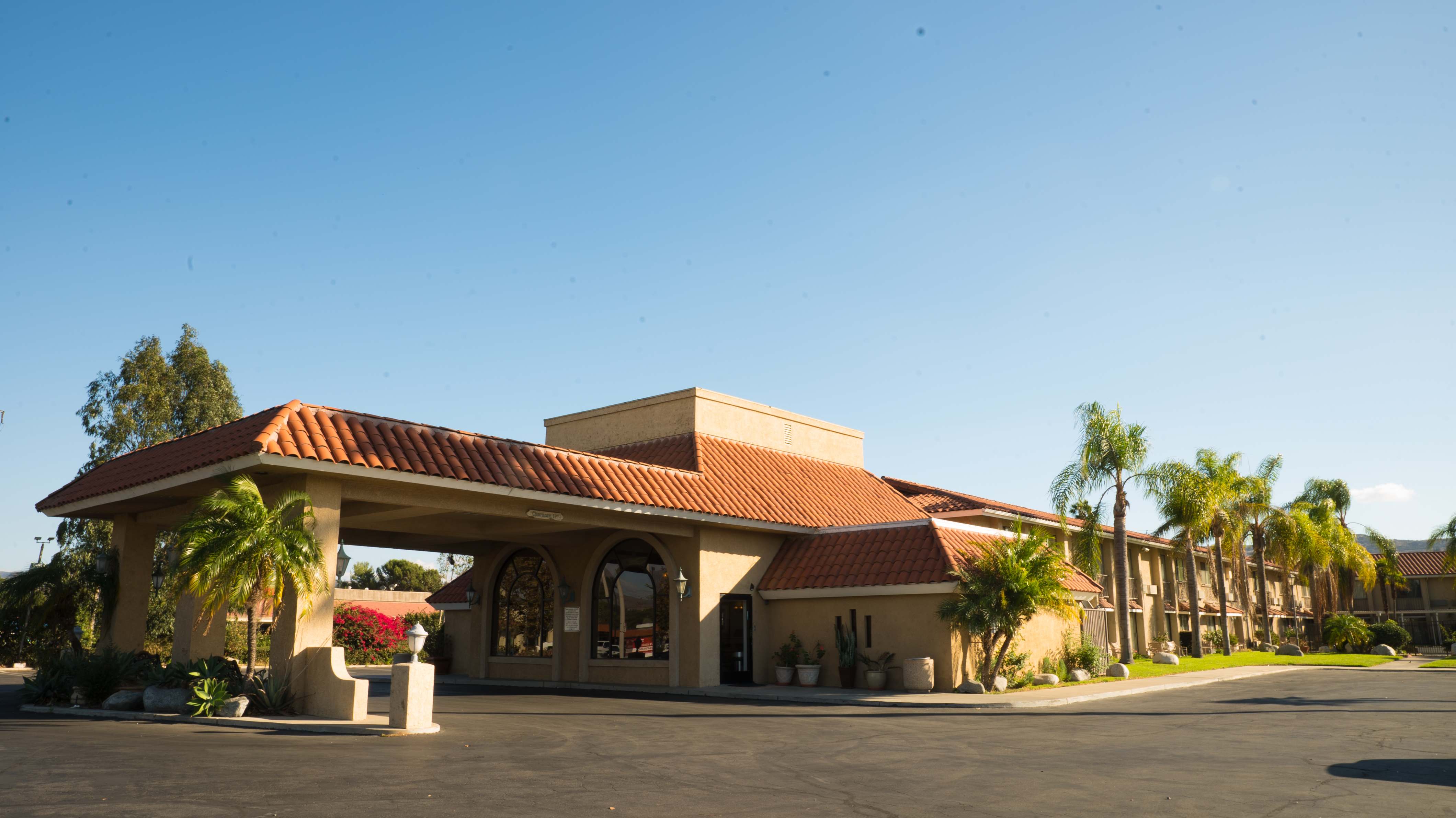 Anaheim Hills Inn and Suites in Anaheim, USA Find Cheap Hostels and Rooms at