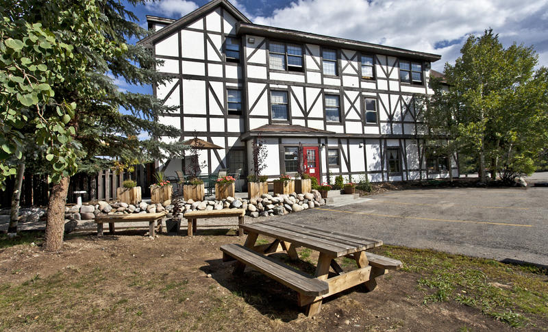 Riverside Lodge