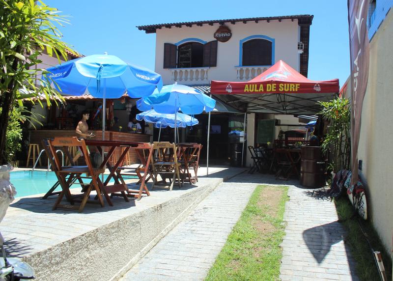 Curvao Surf House