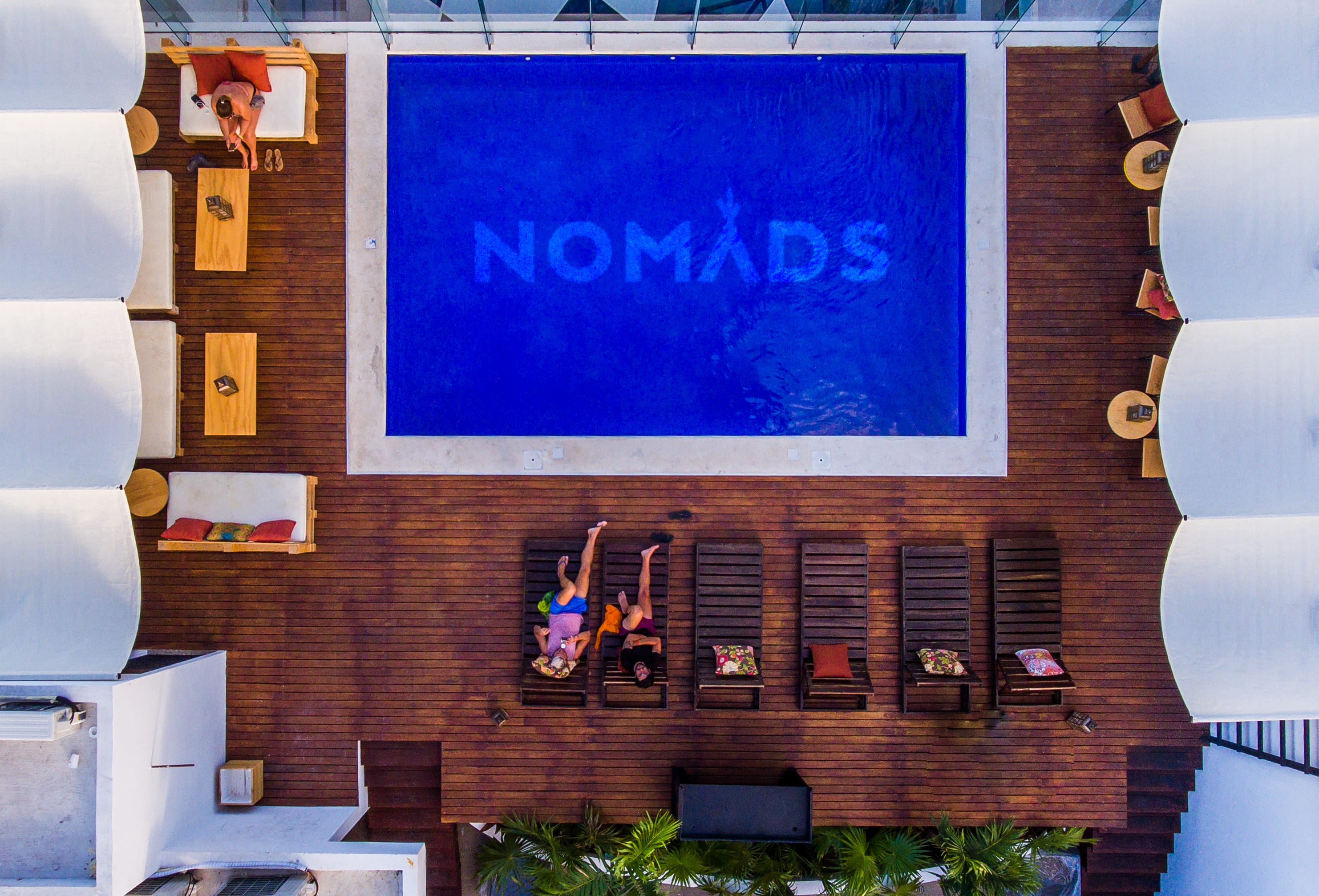 nomads kitchen and bar cancun