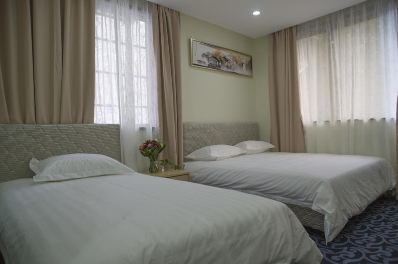Memory Travel Hotel (West Lake)