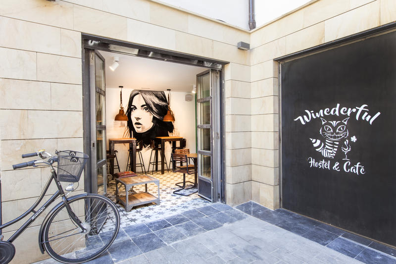 Winederful Hostel & Cafe