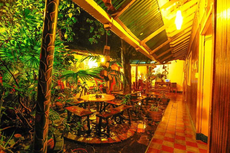 Hostal El Albergue y Loro Trips