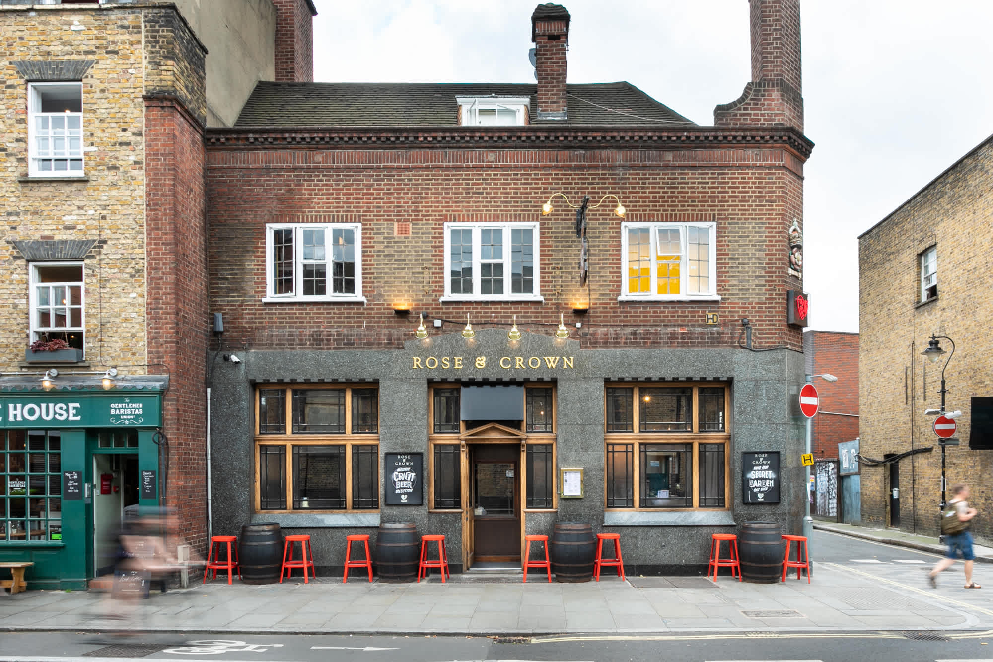 PubLove The Rose & Crown, London 2024 Prices & Reviews Hostelworld