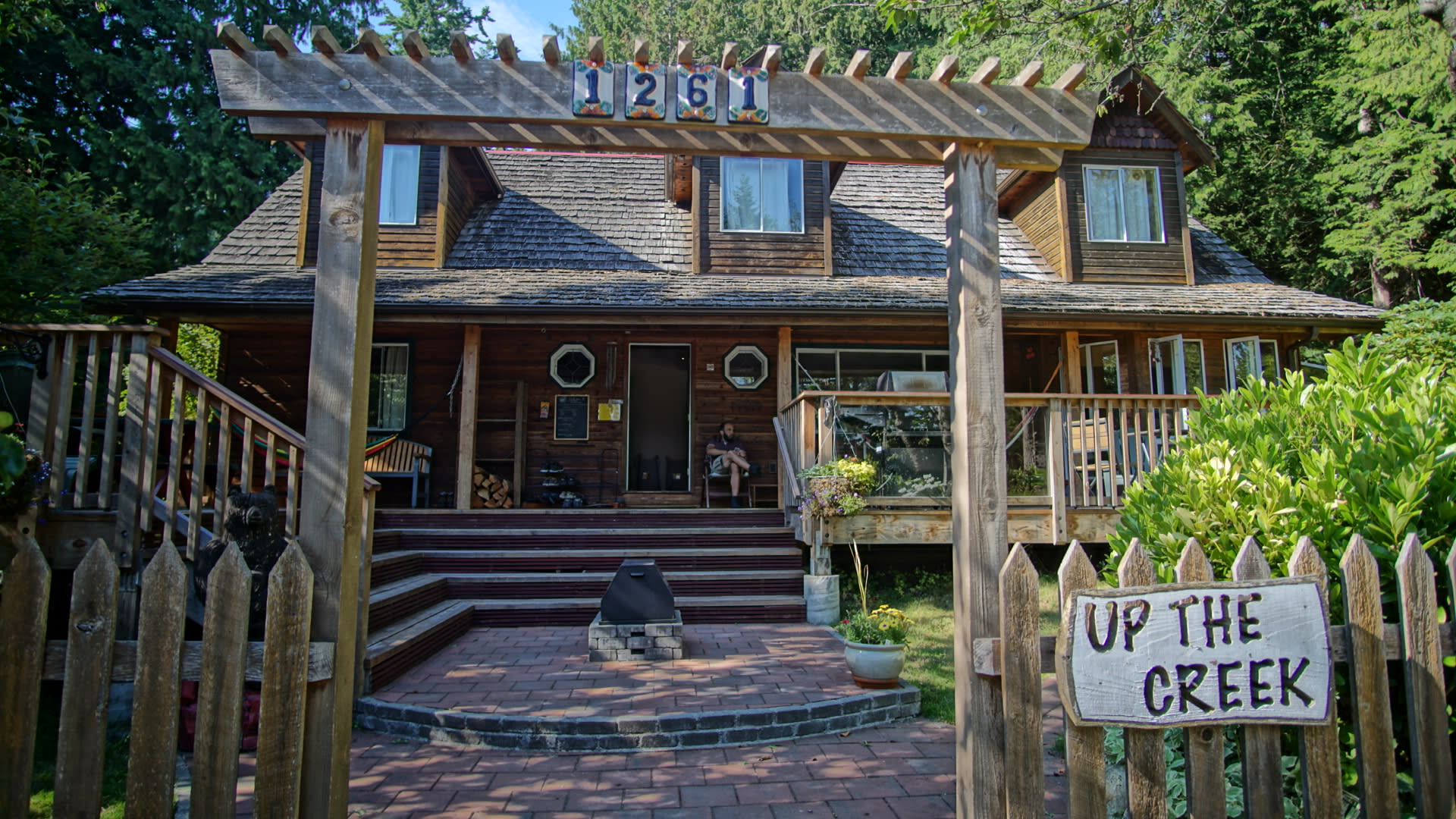 Up The Creek Backpacker's Lodge, Roberts Creek, Sunshine ...