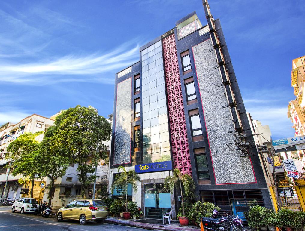 Hotel Suncourt Corporate, New Delhi - 2024 Prices & Reviews - Hostelworld