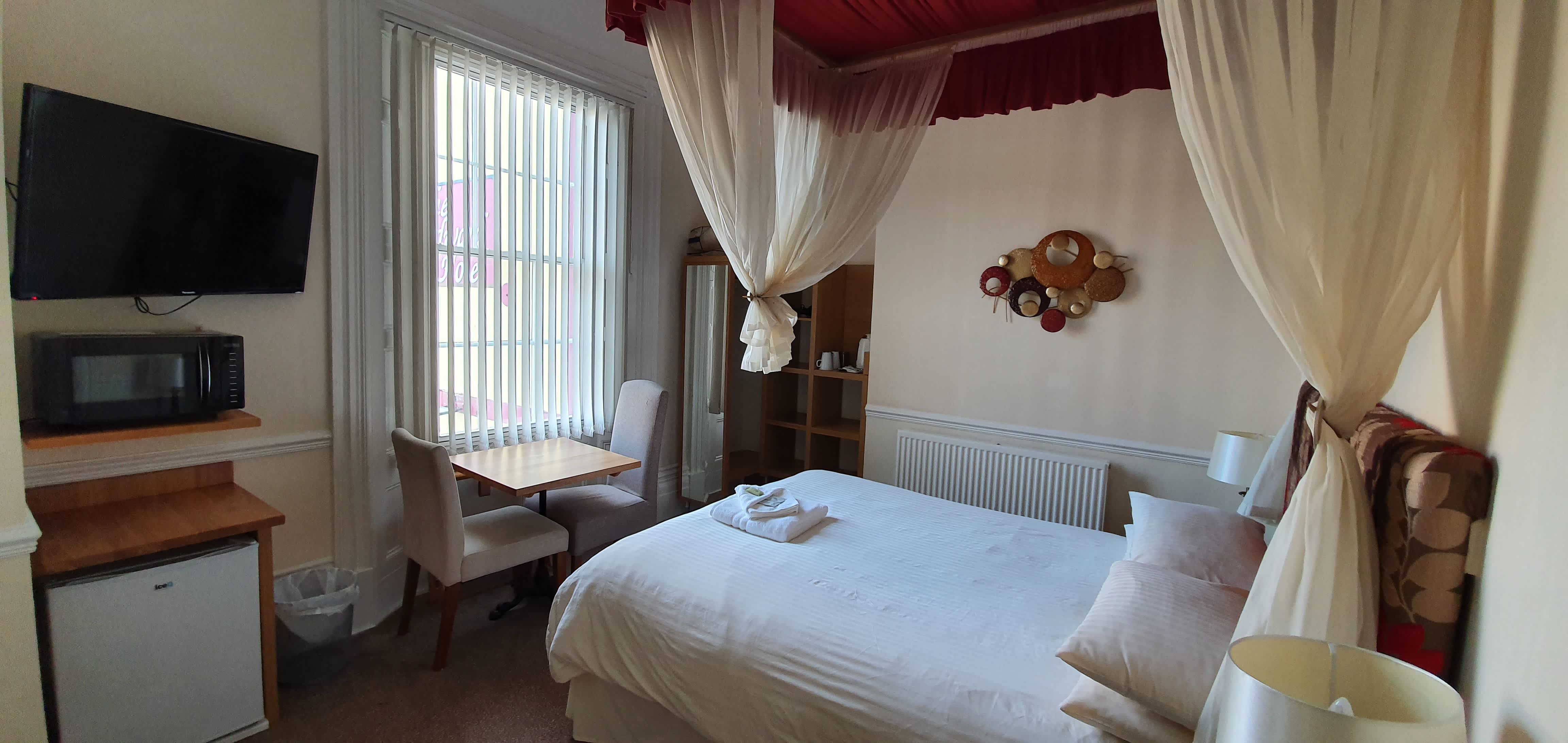 The Edward Hotel in Gloucester, England Find Cheap Hostels and Rooms