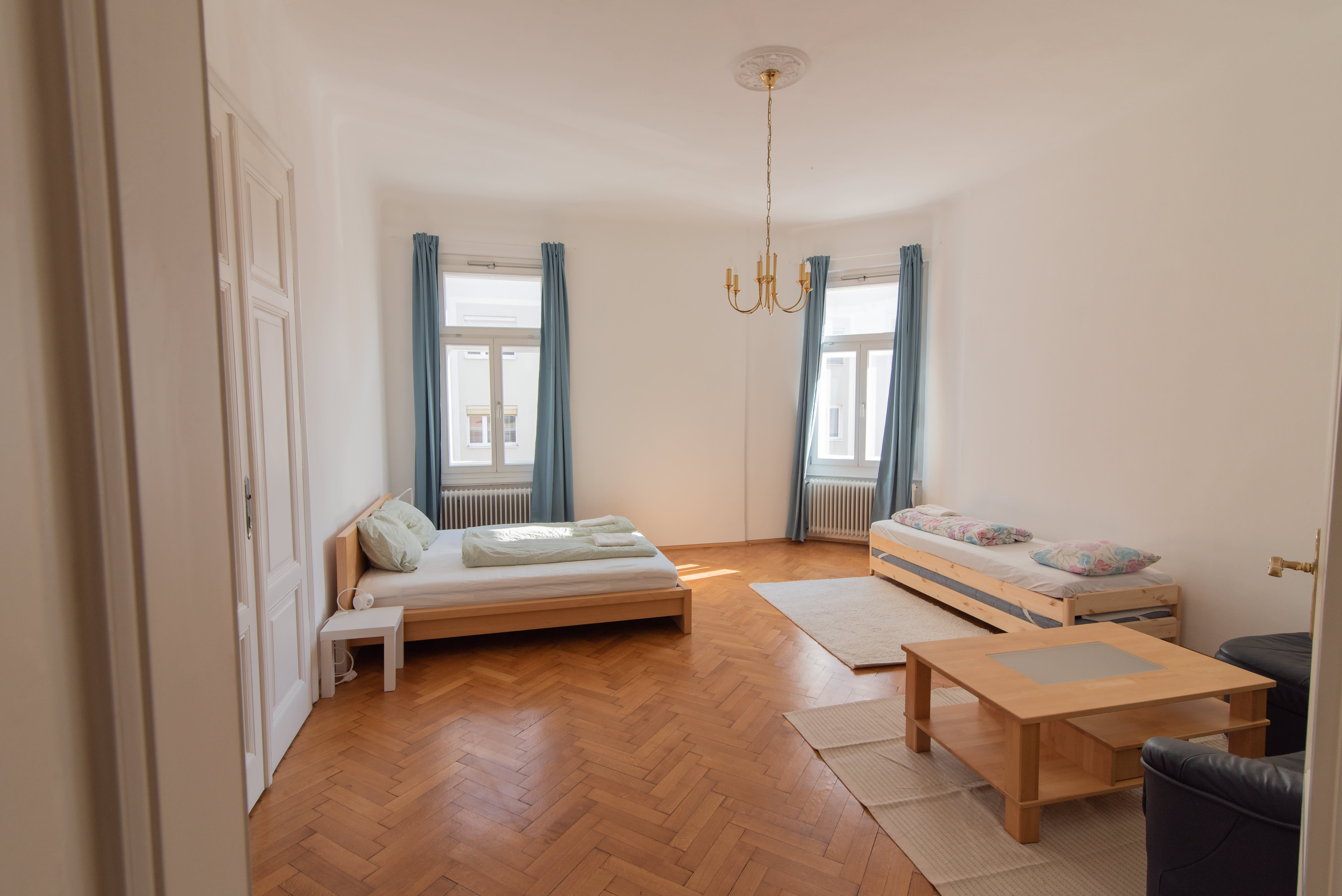 Hostels Worldwide Online Hostel Bookings, Ratings