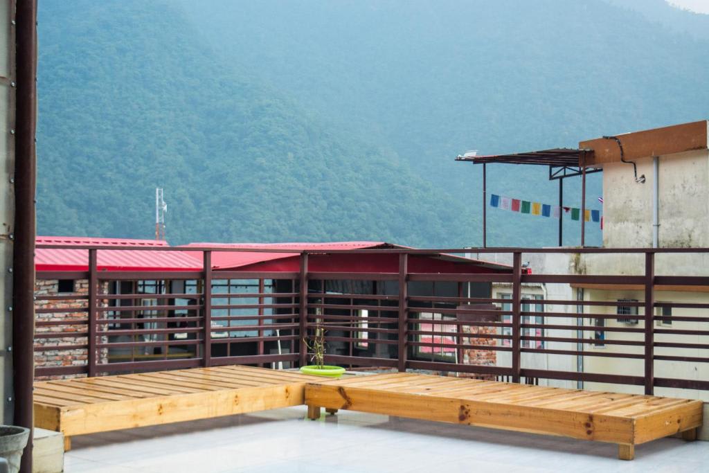 the mountain view hostel rishikesh
