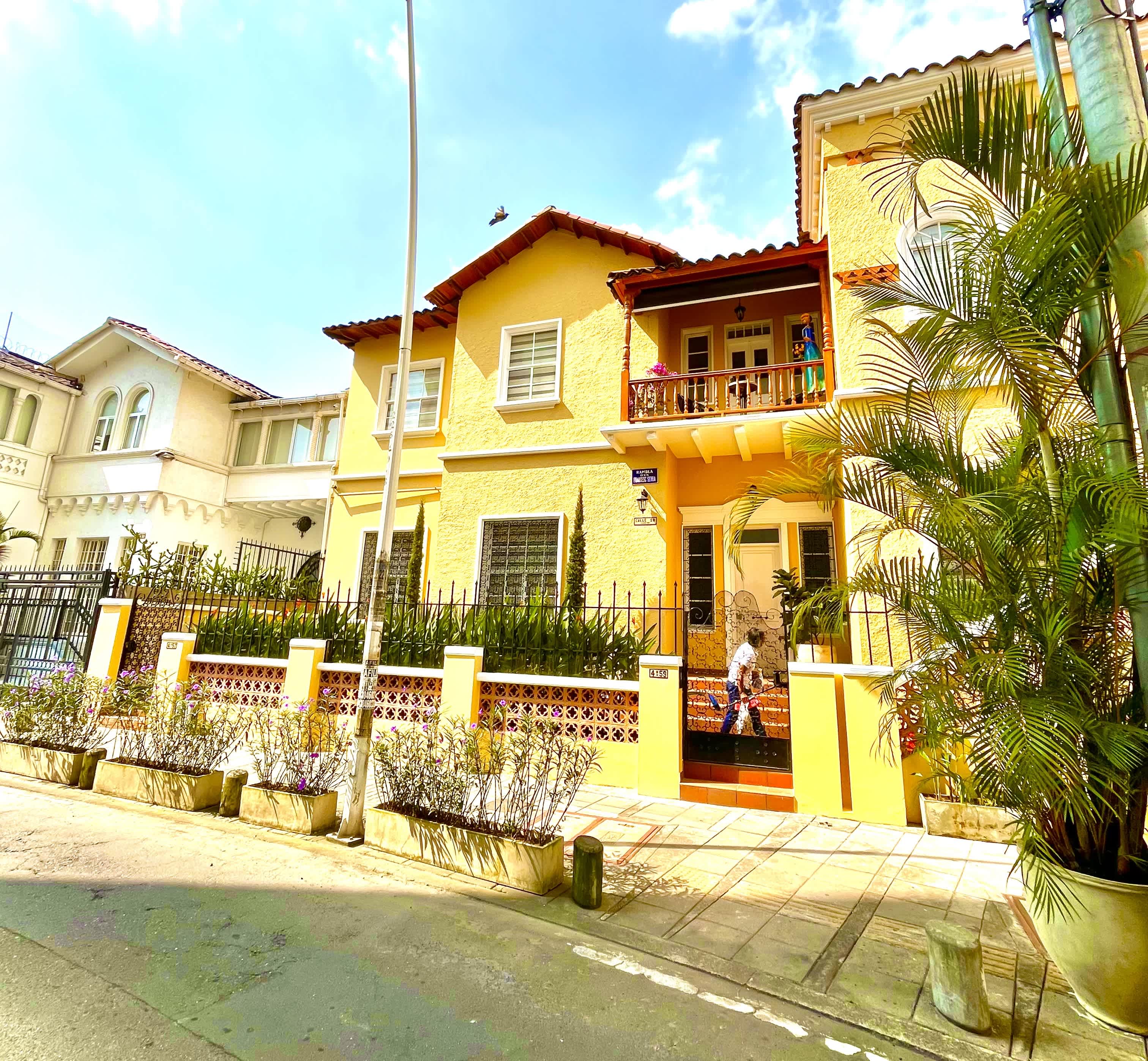 Casa Rambla Serra in Cali, Colombia Book Apartments with