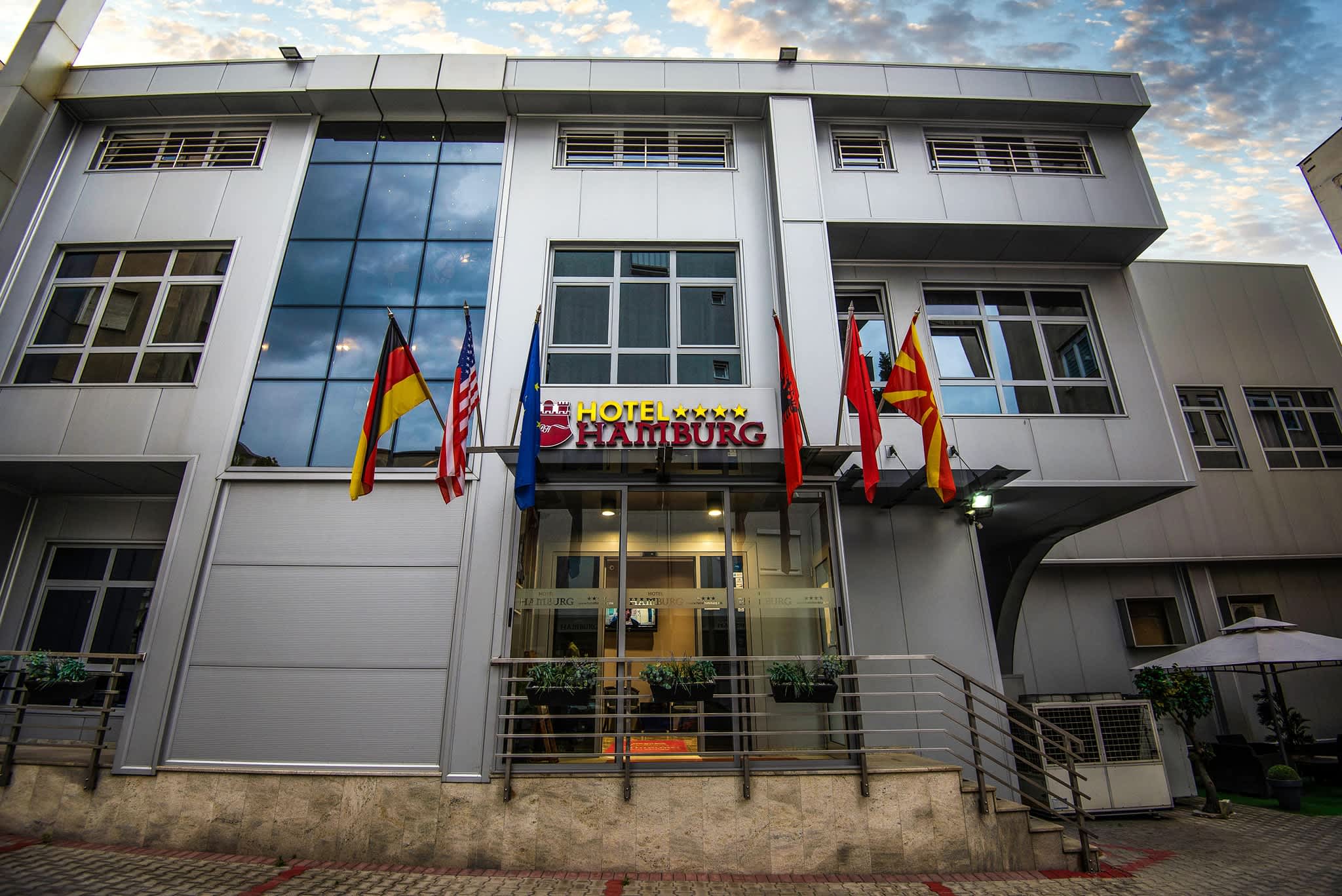 Hostels Worldwide - Online Hostel Bookings, Ratings and Reviews