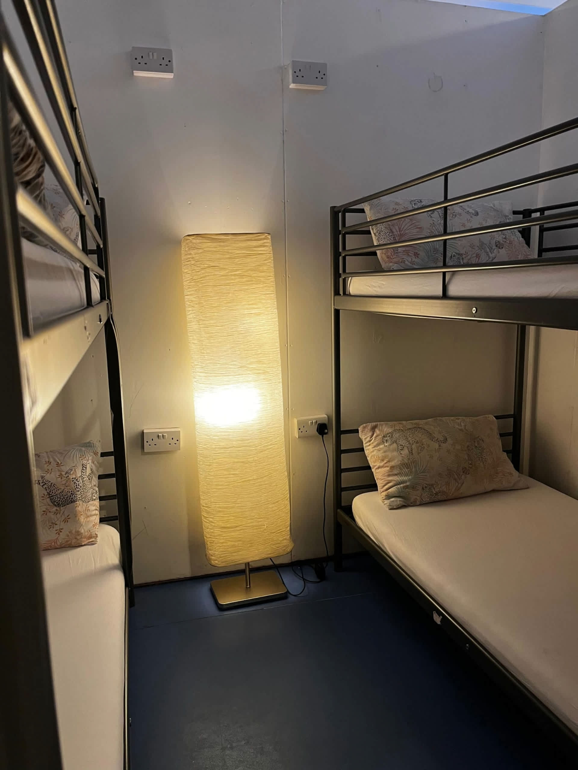 The Queens Hostel in London, England Find Cheap Hostels and Rooms at