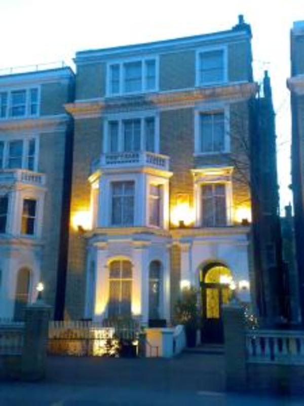 Chelsea House Hotel