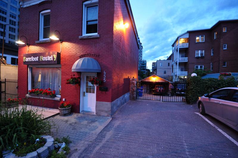 Barefoot Hostel - Female Only