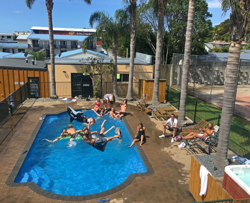 Bay Adventurer Apartments and Backpackers Resort