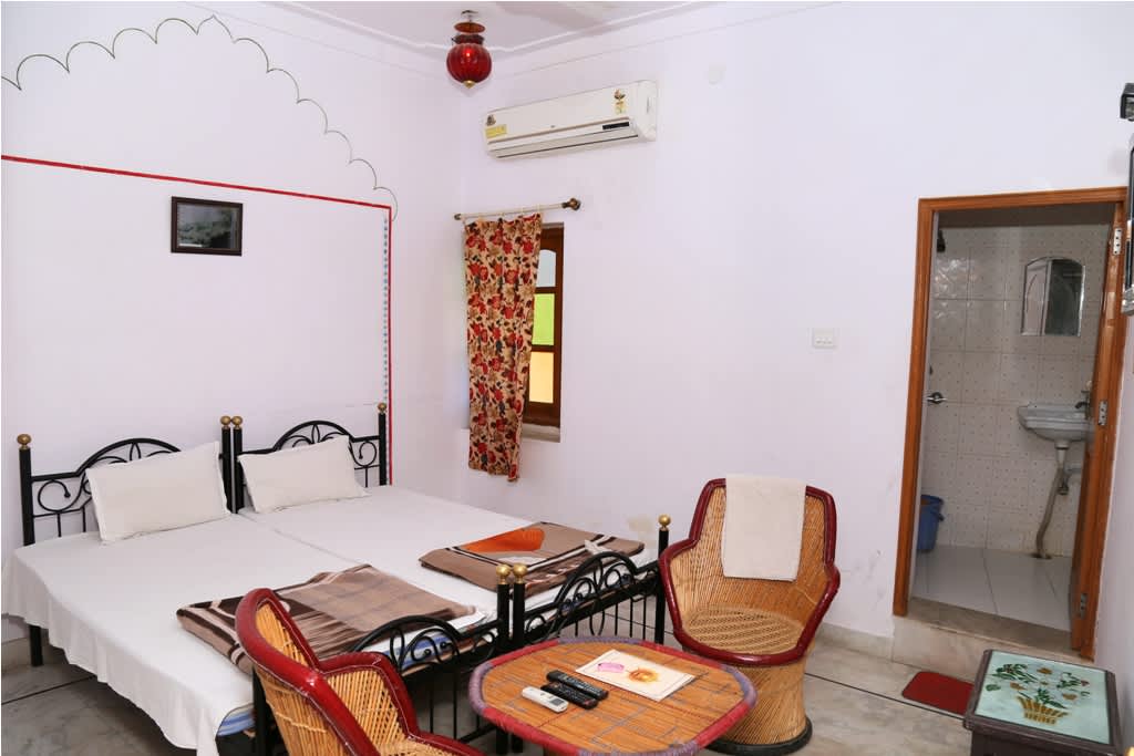 Hotel Ishwar Palace