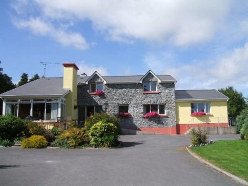 Carrown Tober House in Oughterard, Ireland Book B&B's with