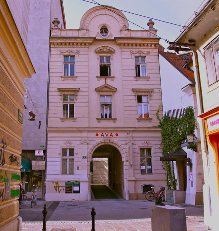 Hostel AVA