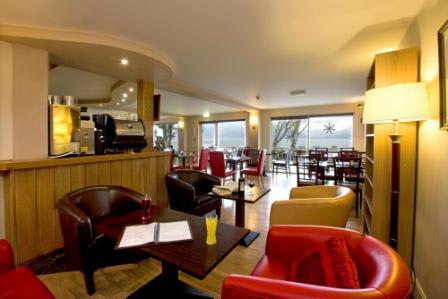 Hollytree Hotel and Swimming Pool