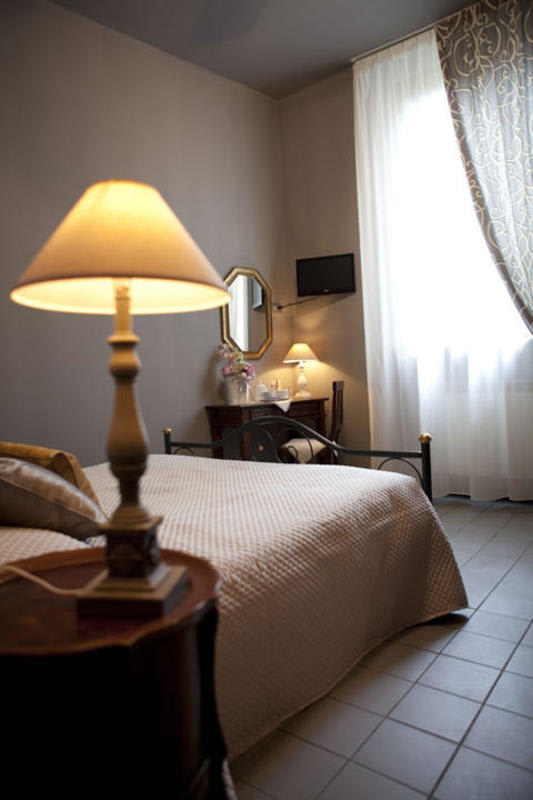 B&B La Colonna In Lucca, Italy - Book B&B's With Hostelworld.com