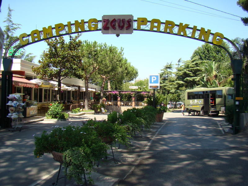 Camping Zeus Hostel
