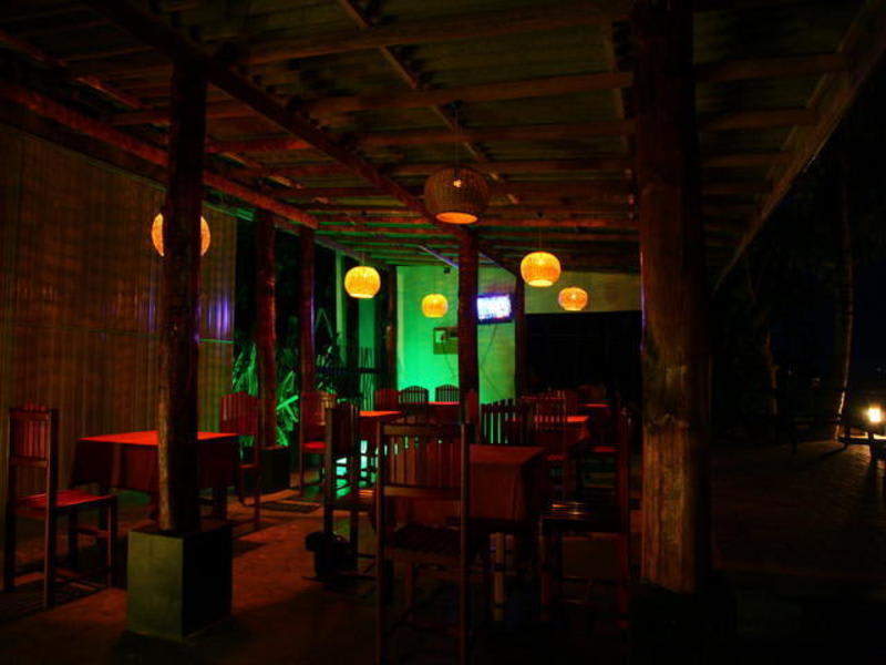 Reef Edge in Matara, Sri Lanka Book Budget Hotels with