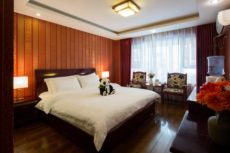Happy Hotel