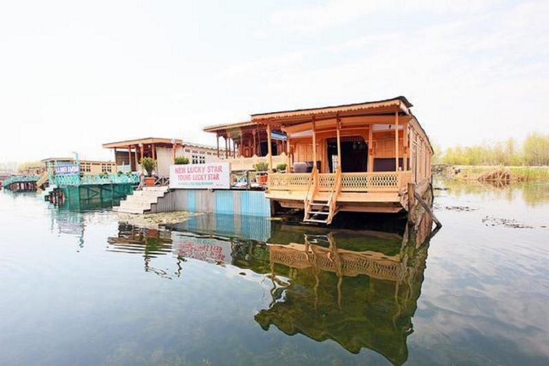 New Lucky Star Group of Houseboats