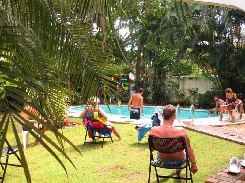 Los Mostros Hostel