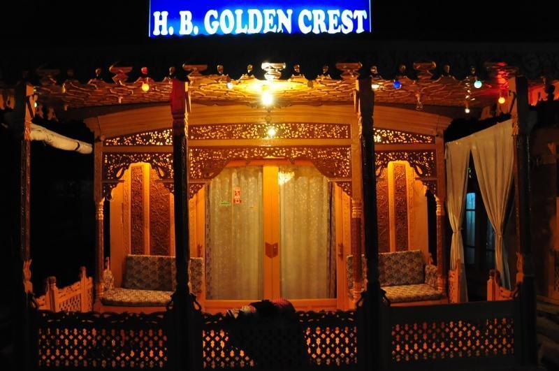 House Boat Golden Crest