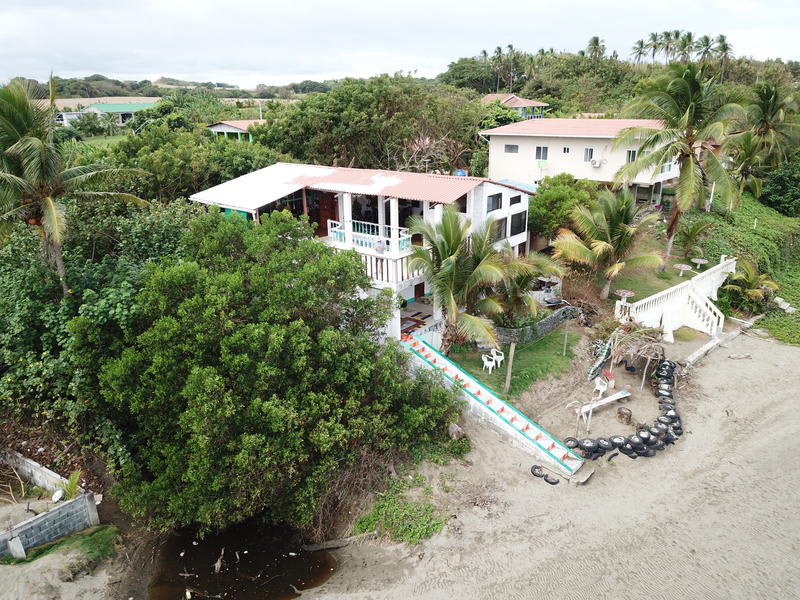 La Tortuga Beachfront Hostel