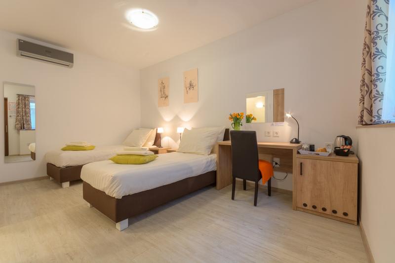 Old Town Rooms and Apartments