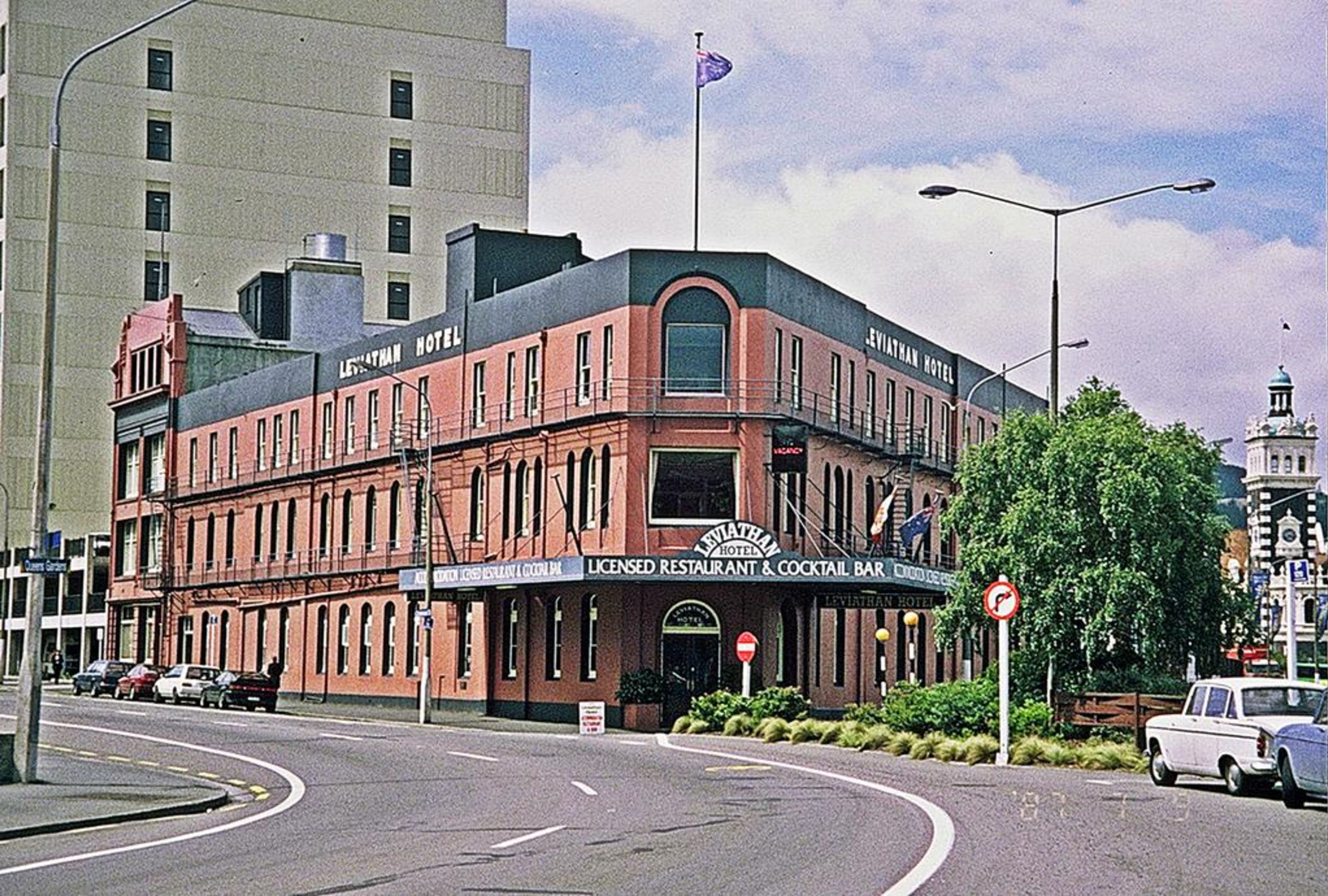 Leviathan Hotel in Dunedin, New Zealand Book Budget Hotels with