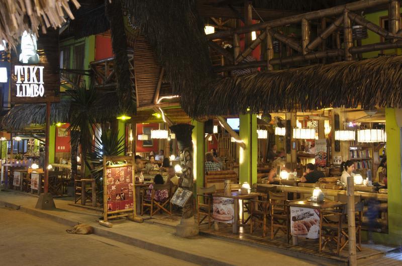 Tikilimbo surf hostel & restaurant