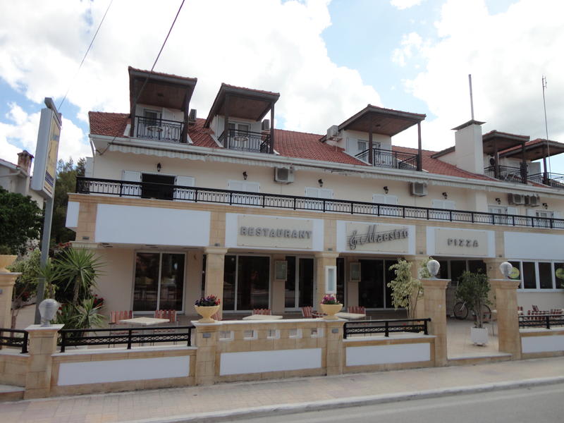 Montes Studios and Apartments
