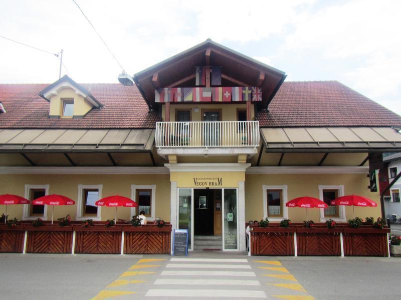 Hotel Vegov hram
