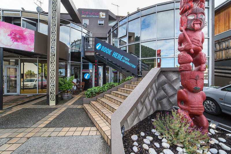 Sir Cedrics Tahuna Pod Hostel