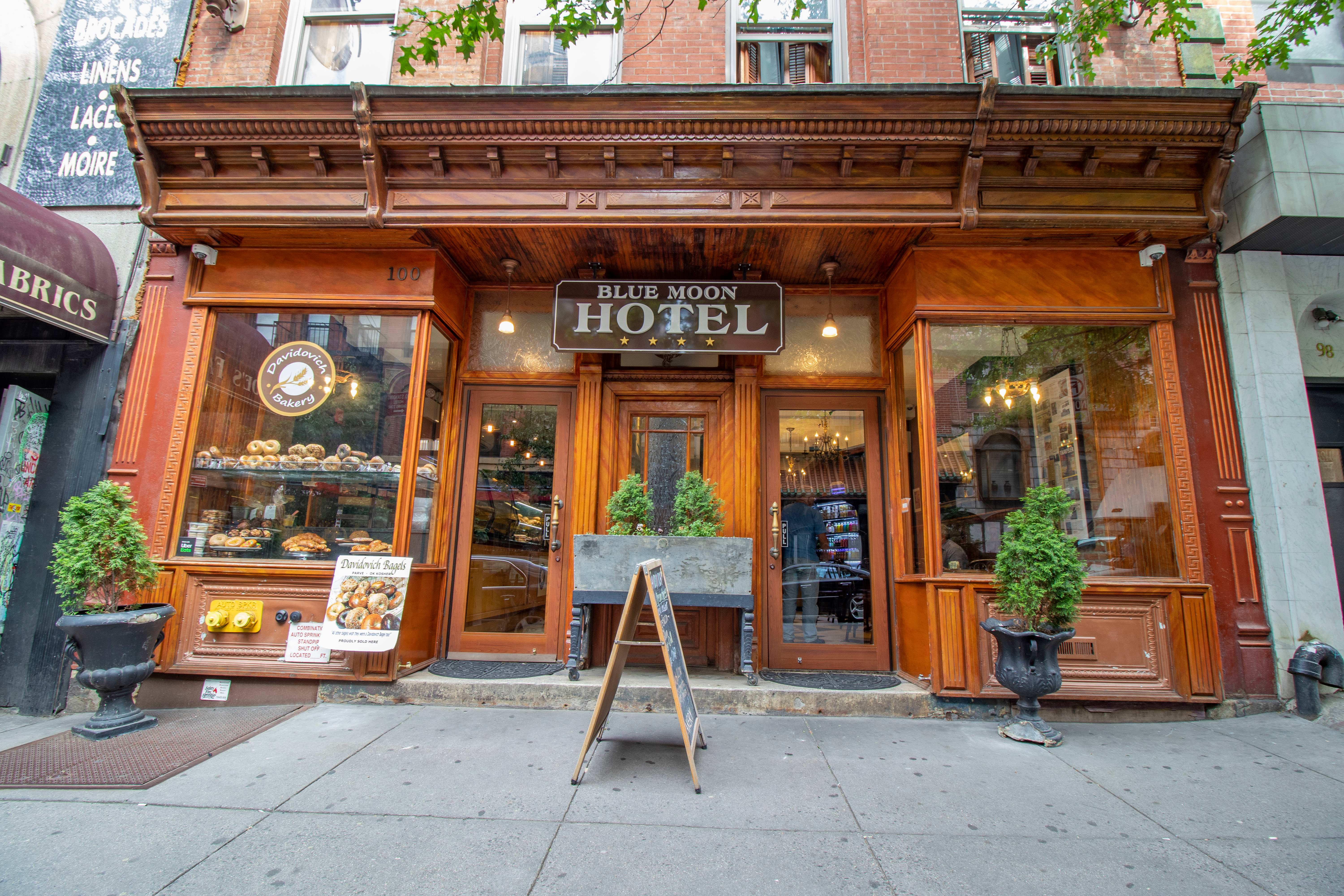 Blue Moon Hotel Nyc New York 21 Prices Reviews Hostelworld