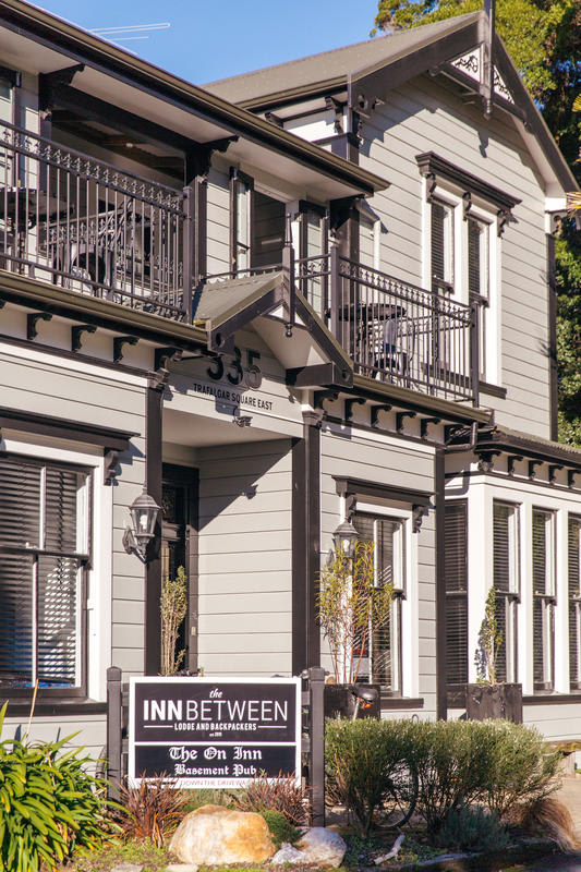 INNBetween Lodge & Backpackers